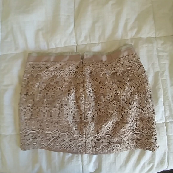 NWT Lace mini skirt - Picture 3 of 4